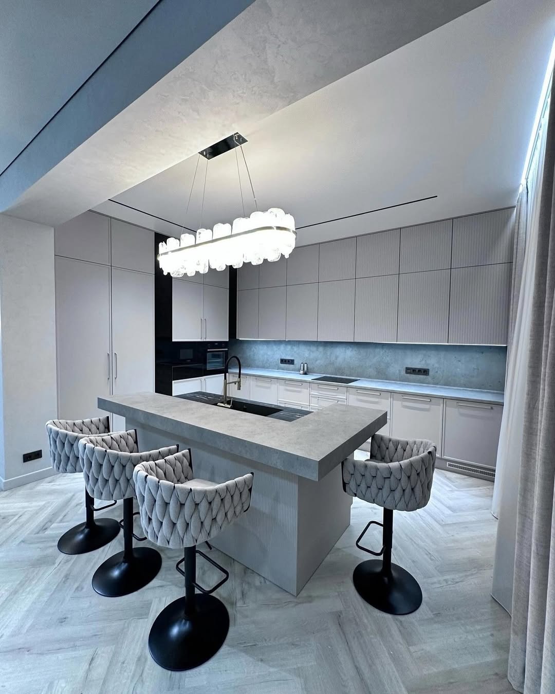 Exquisite modern kitchen with milled and glass fronts